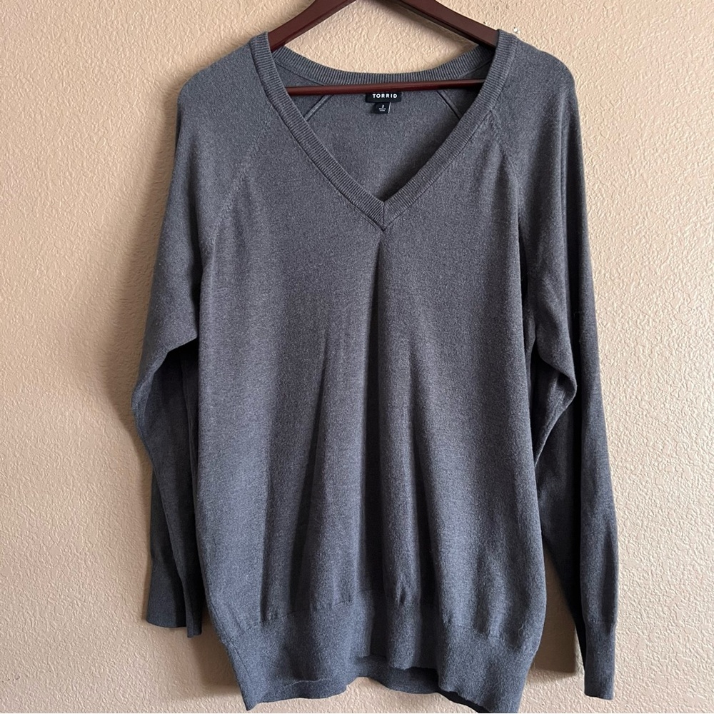 Torrid Women’s Gray V-Neck Sweater Size 2
